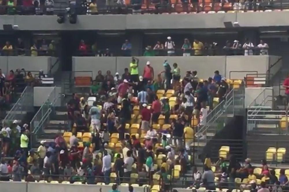 To nisu Olimpijske igre: Brazilci i Argentinci se potukli nasred meča! (VIDEO)