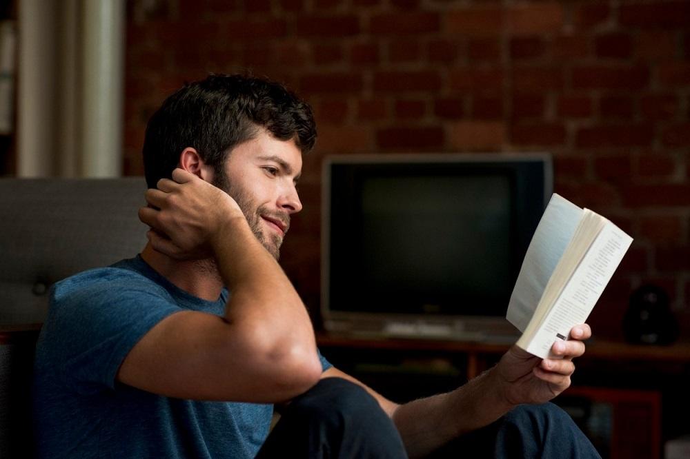 Pola sata knjige na dan produžava život! (FOTO) (GIF)