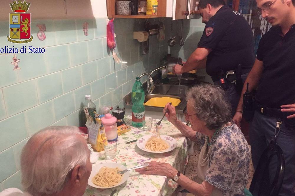 Bili su mnogooo usamljeni, a onda je došla policija... (FOTO)