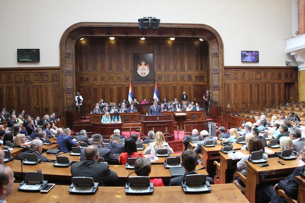 Gotova sednica. Oštre rasprave, uvrede, psovke... Nastavak sutra