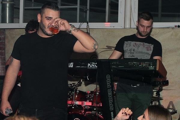 OVO ZAISTA NIJE OK? Koliko para zarađuju NARODNJACI - e to nije humano!