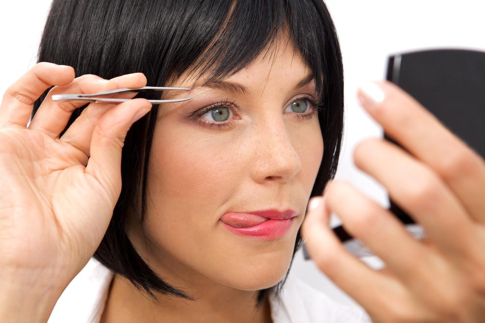 DVA SASTOJKA KOJA OBRVE DOVODE DO SAVRŠENSTVA: Utrljajte ih svakog dana i nećete morati kod kozmetičara