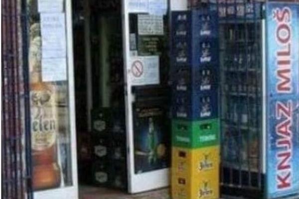 Odoh do apoteke po vinjak! Jači naziv za diskont pića niste videli u životu, sigurno! (FOTO)