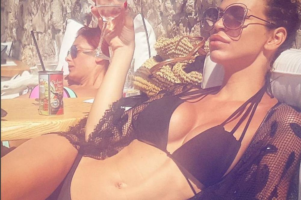 KOJA GOSPOĐA! Olja Crnogorac pokazala mamu! Mislićete da je buržujka iz španskih serija! (FOTO)