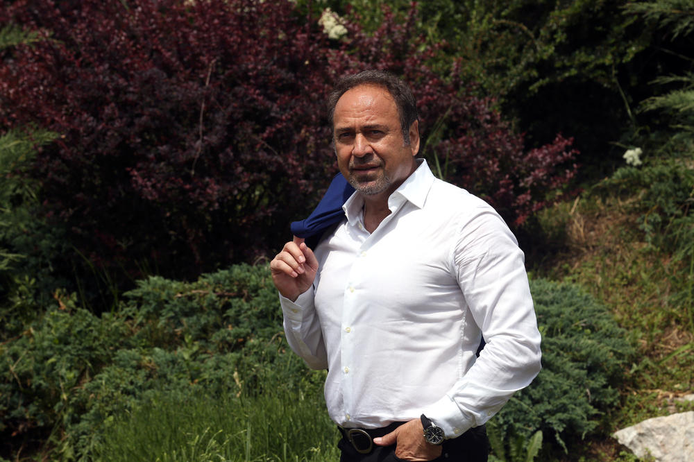 MARINKO ROKVIĆ PREUREDIO SVOJ DOM, SADA IZGLEDA KAO MALI RAJ ILI MESTO IZ BAJKE: Svako treba da pogleda DVORIŠTE!