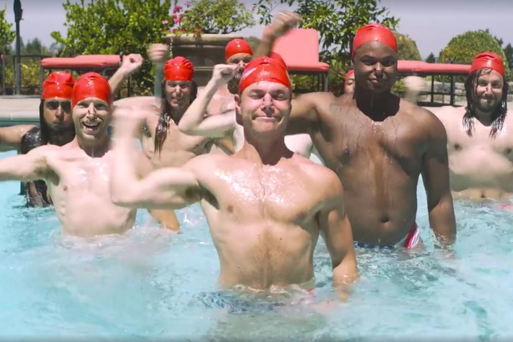 Dosadno vam je sinhrono plivanje? Posle ovih batica, to će vam postati omiljeni sport! (VIDEO)