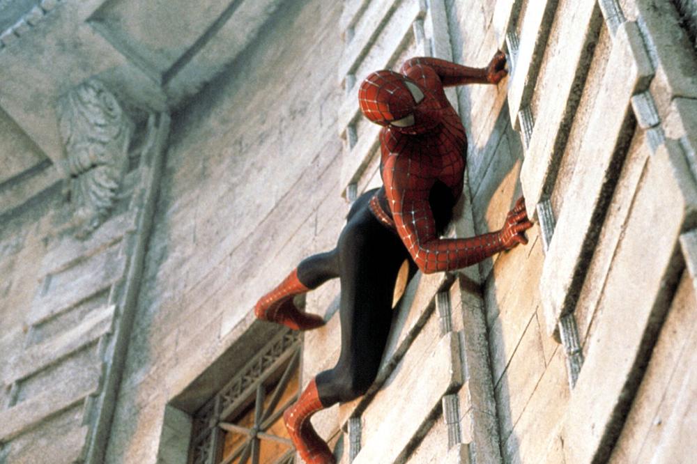 SVI GA ZNAJU PO ULOZI LEGENDARNOG SPAJDERMENA! Glumac šokirao sve sa zbog veze sa pevačicom sa KOSOVA!