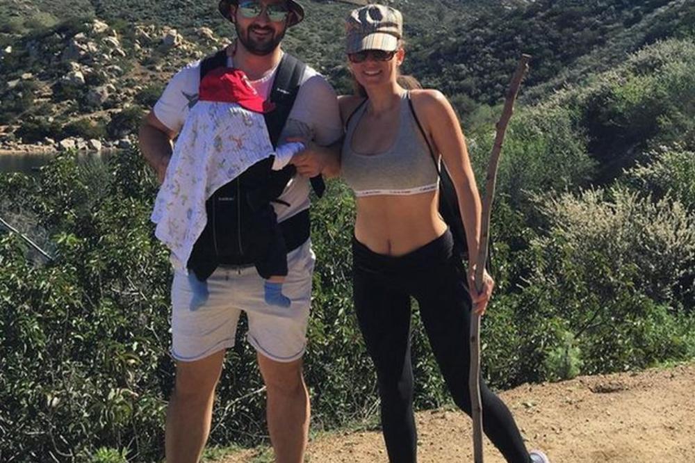 Prva javna fotka malog Stefana: Jelena Žeželj napokon pokazala sinčića! Pravi plavokosi šmele!