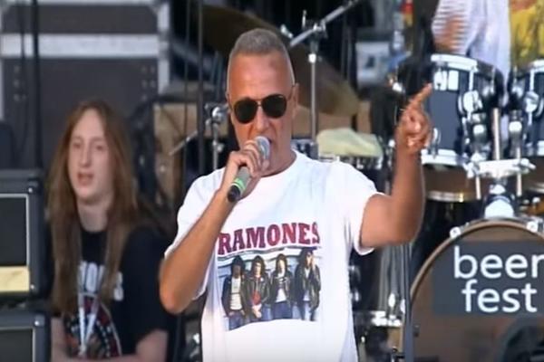 Kad čujete koji mu je bio nadimak pre, biće vam jasno zašto je sebe prozvao Toni Montano! (FOTO)