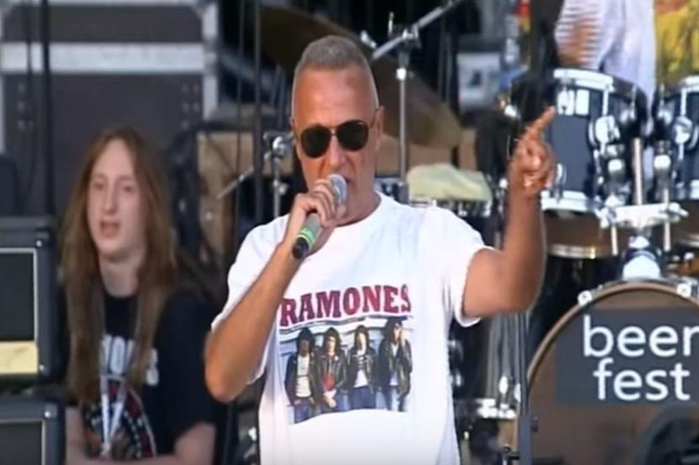 Kad čujete koji mu je bio nadimak pre, biće vam jasno zašto je sebe prozvao Toni Montano! (FOTO)