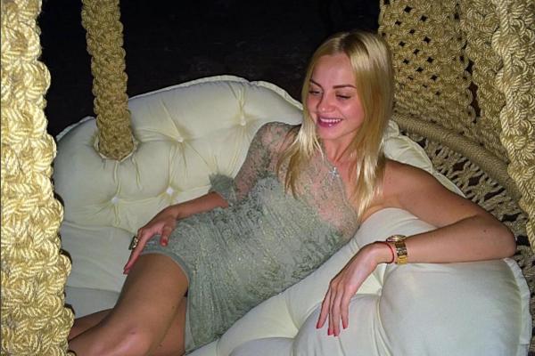 Koja buržujka: Ona ladno iz Londona putuje do Moskve zbog frizure! I to nije sve! (FOTO)