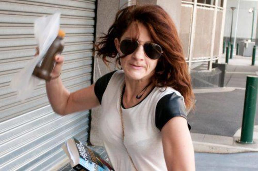 Šta je s mozgom?! Imala seks sa psom, policija pronašla snimak na njenom telefonu! (FOTO)