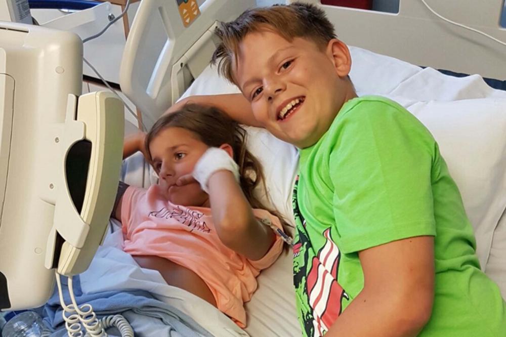 Golicanjem spasio život mlađoj sestri! (FOTO)