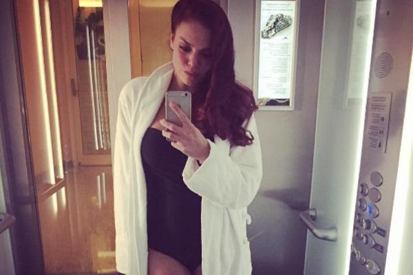 Bruka na kub: Najveći blam Sofije Rajović pred punim splavom! (VIDEO)