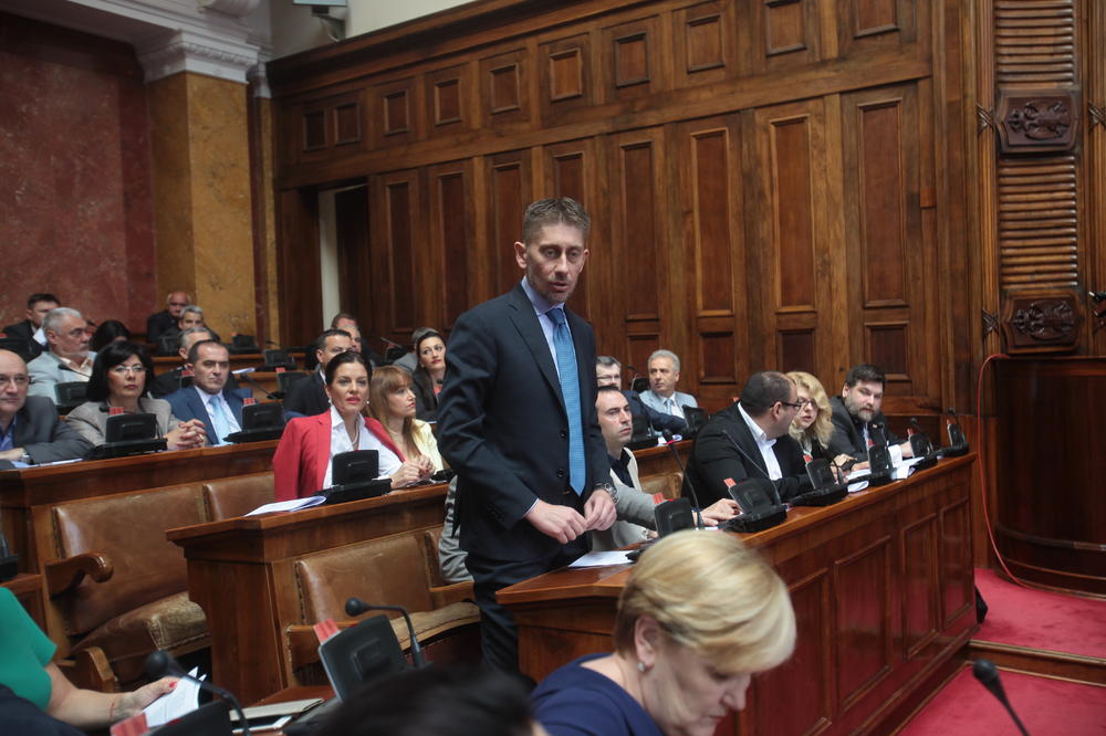 MARTINOVIĆ REKAO VUKADINOVIĆU: DAĆEMO VAM SENDVIČ, TOGA BAR IMAMO! Ova RASPRAVA iz Skupštine poslata je HIT