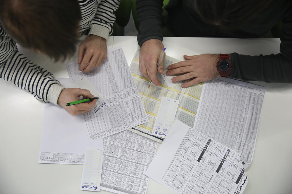 Kladionica u NS ima svuda, najmlađi zavisnik ima 12 god, i kocka s ćaletom!