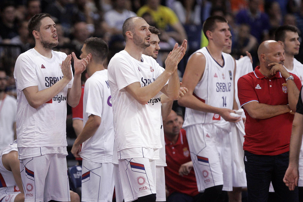 Košarkaši gore! Možete da budete najbolji na svetu, ali od nas ne možete da se odbranite! (FOTO)