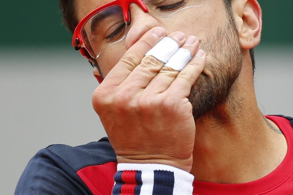 STRAŠNO! Janko Tipsarević se povukao zbog bola u grudima!