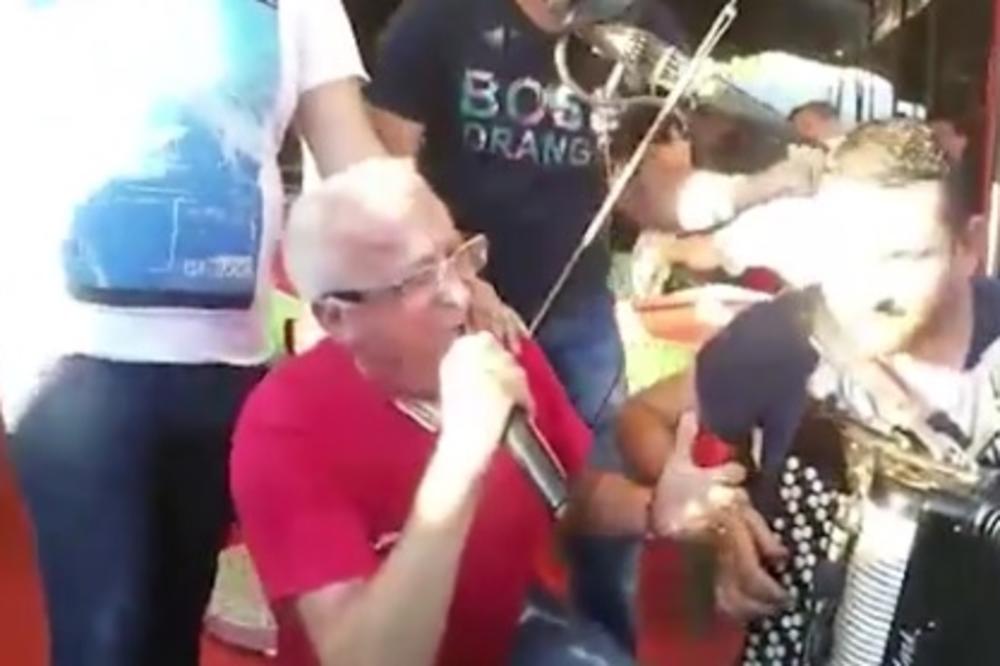 Hit zagonetka hara netom posle Guče: Možete da izbrojite koliko je para Era uzeo ispod šatre? (VIDEO)