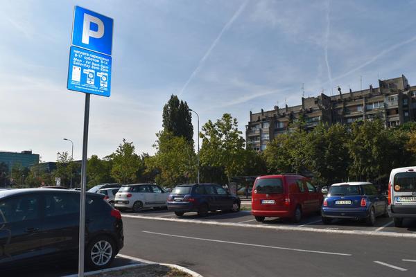 NOVOSAĐANKA OTIŠLA NA ISPIT I NEPROPISNO PARKIRALA! Kada se vratila, sačekalo je veliko iznenađenje (FOTO)