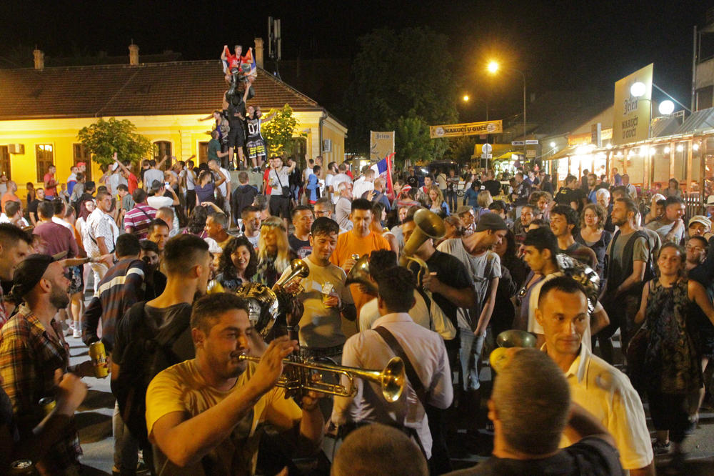 Ova dva lika su najčešća na majicama koje se prodaju u Guči! (FOTO)