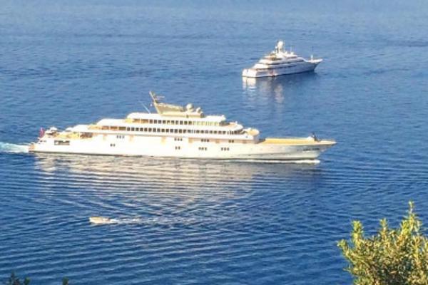 Trampova seksi ćerka krstari Jadranom na jahti od 200 miliona dolara (FOTO) (VIDEO)