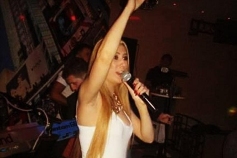 ESTRADNE AJKULE ZAMALO SU JE SMRVILE! NEĆE VIŠE NIKOME DA GLUMI CIRKUZANTA: Srpska pevačica PRESEKLA, dosta je bilo