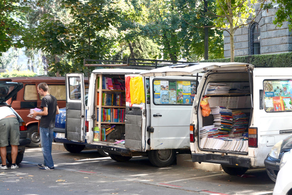 Preporuka za prodavce knjiga u Kosovskoj: Uzmite tezge na dozvoljenim lokacijama! (FOTO)