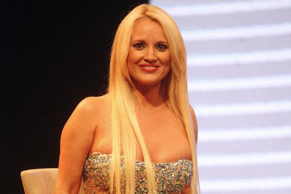 Naložila se na lika usred emisije! Maja Nikolić odlepila za ovim čovekom, a onda mu pred svima rekla... (VIDEO)