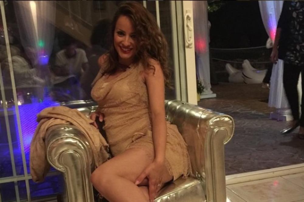 JELENA JE VODILA NA SRPSKOJ TELEVIZIJI LEGENDARNU EMISIJU, A SADA JE IMA NA SAJTOVIMA ZA ODRASLE: Erotski video!