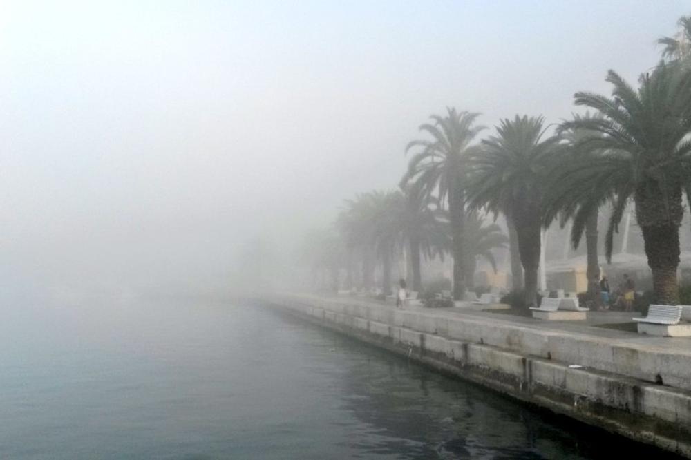 Split kao London: Od jutros se ne vidi ni prst pred okom! (FOTO)