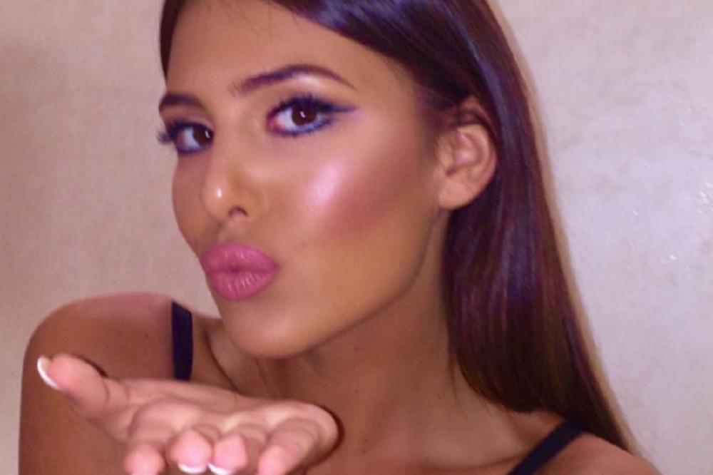 SADA SE TEK SVI RADUJU LETU! Razgolitila se Anastasija - minijaturni bikini i preplanuli ten