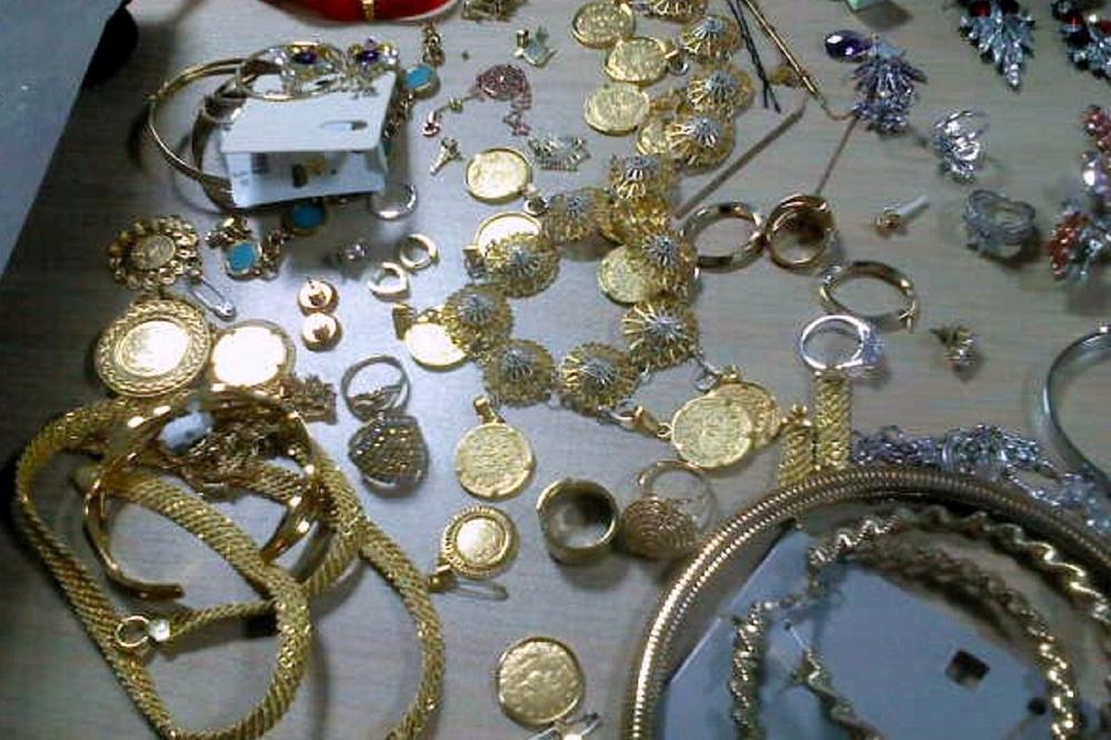 Albanac švercovao u gaćama zlato vredno 3 miliona dinara! (FOTO)