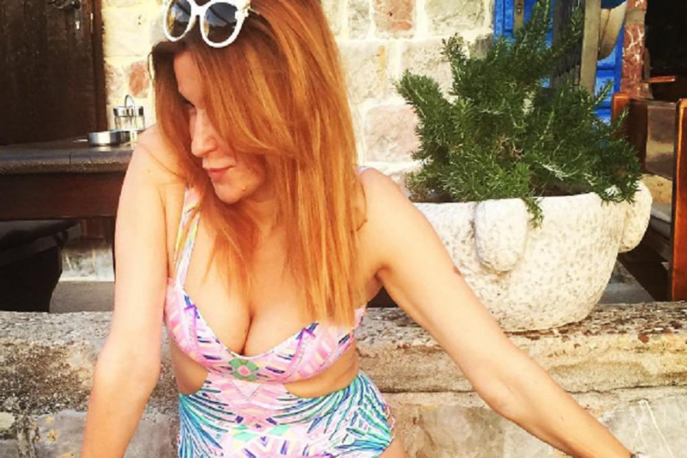 Sneki Daki je ista Šeronka u Niskim Strastima: Razgolitila se i prekrstila noge! (FOTO)