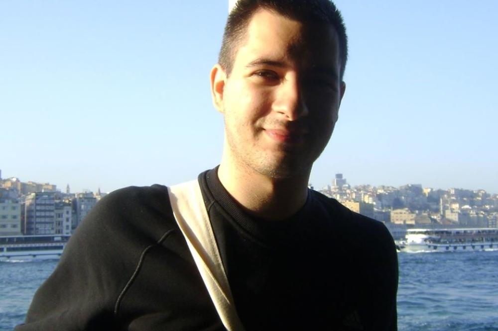 Tihi heroj iz Užica: Bacio se pod kamion da spasi devojčicu! (FOTO)