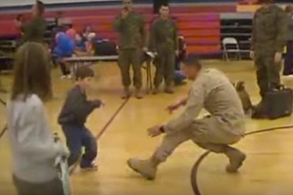 Marinac se vratio kući očekujući svog sina u invalidskim kolicima, ali onda je usledio šok života! (VIDEO)