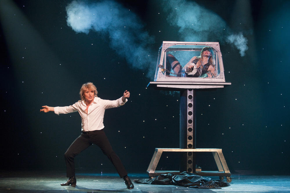 Ništa nije kao što izgleda. Ili jeste? Tajne 7 najpoznatijih mađioničarskih trikova! (FOTO)