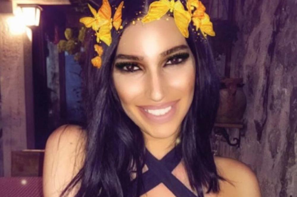 Seksi selfi iz lifta: Joksimovićeva ćerka konačno pokazala dečka! (FOTO)