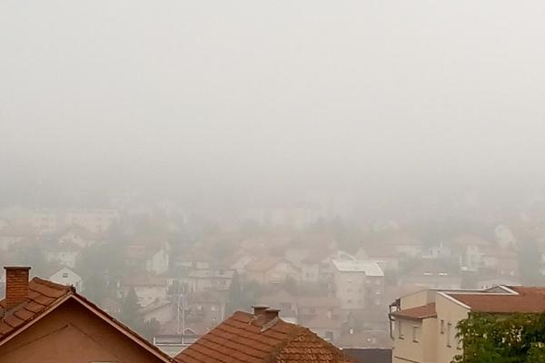 VOZAČI PAŽNJA: Smanjena vidljivost na pojedinim putevima!