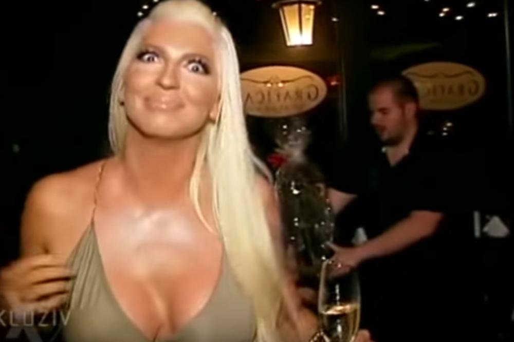 Ti treba da me se plašiš! JK mortus pijana, ali kad joj snimite facu - zaboravićete sve što je rekla! (FOTO)