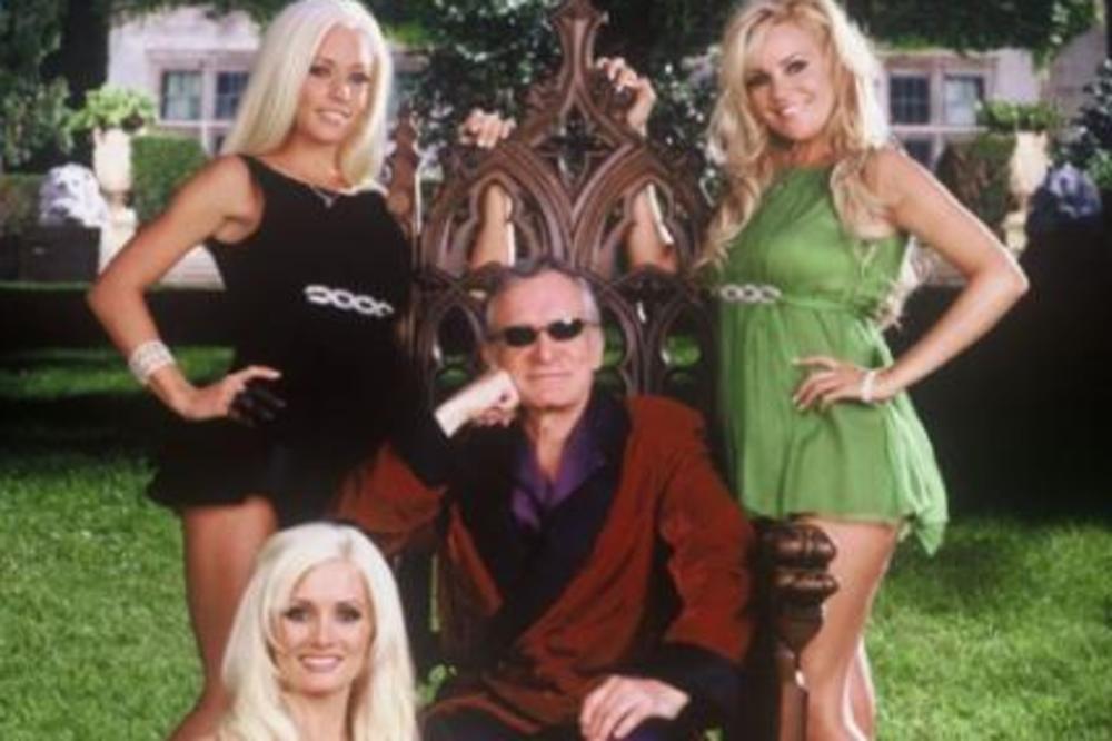 Hju Hefner prodao svoju čuvenu Plejboj vilu za 100 milki! Jesu li i zečice ušle u cenu? (FOTO)