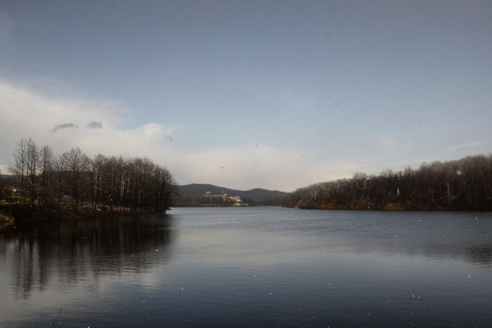Ne samo da je prelepo, već ovo srpsko jezero krije i zlato?! (FOTO)