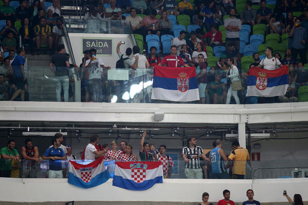 Poderite k****ve Amere: Hrvatski navijač uzdrmao region porukom srpskim košarkašima! (FOTO)