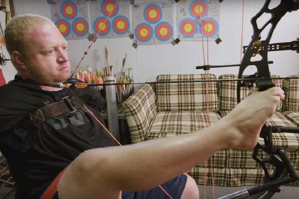 On je dokaz da je sve moguće: Uvek pogađa centar i svetski je rekorder! A sve radi -nogama! (VIDEO)