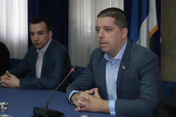 Marko Đurić: Priština hoće da prisluškuje telefona Srbima!