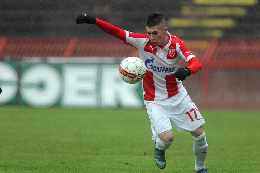 SUKOB SA IGRAČEM ZVEZDE! Navijač provocirao Plavšića, ATOMSKI MRAV GA UGASIO! (FOTO)