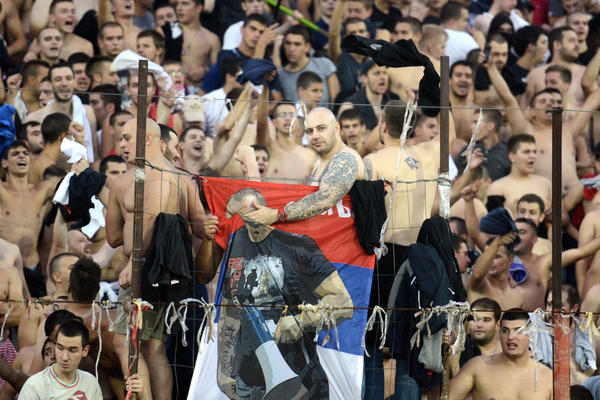 DIVLJANJE, VANDALIZAM I SUKOBI NAVIJAČA! Delije i Ivan Bogdanov pravili OZBILJAN HAOS na Malti! (FOTO)