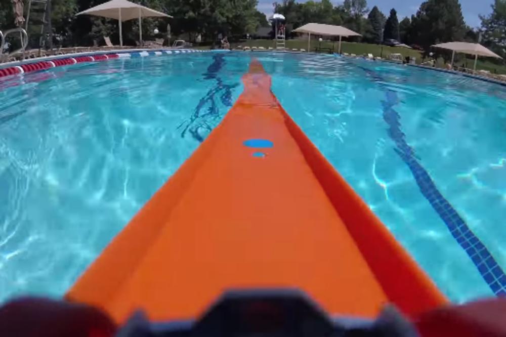 San svakog dečaka: Ovako izgleda vožnja automobilčića iz prvog lica! (VIDEO)