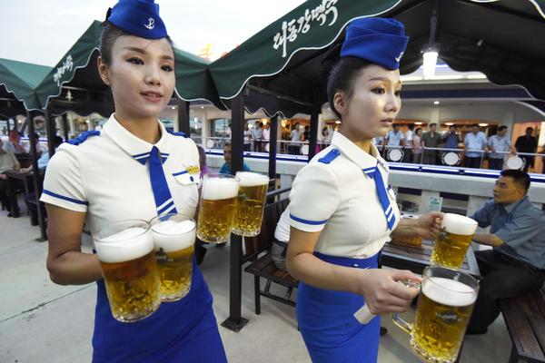 Svaka čast Bir festu, ali prvi festival piva u Severnoj Koreji je posebna priča! (VIDEO)