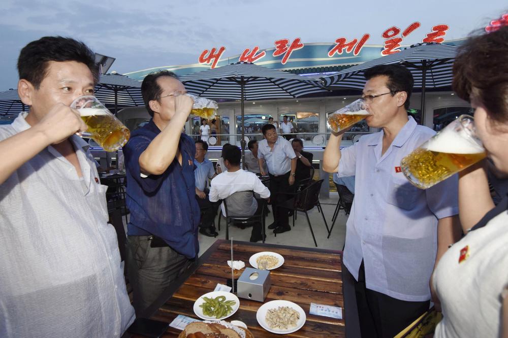 OD ŠTAMPANJA KUPONA DO UZGOJA CRNIH LABUDOVA:Severna Koreja uvodi inovacije kako bi se izborila sa NESTAŠICOM HRANE
